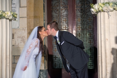 Γιώργος – Τζώρτζια: Αριστοκρατικός γάμος με λευκά άνθη και ασημένιες λεπτομέρειες